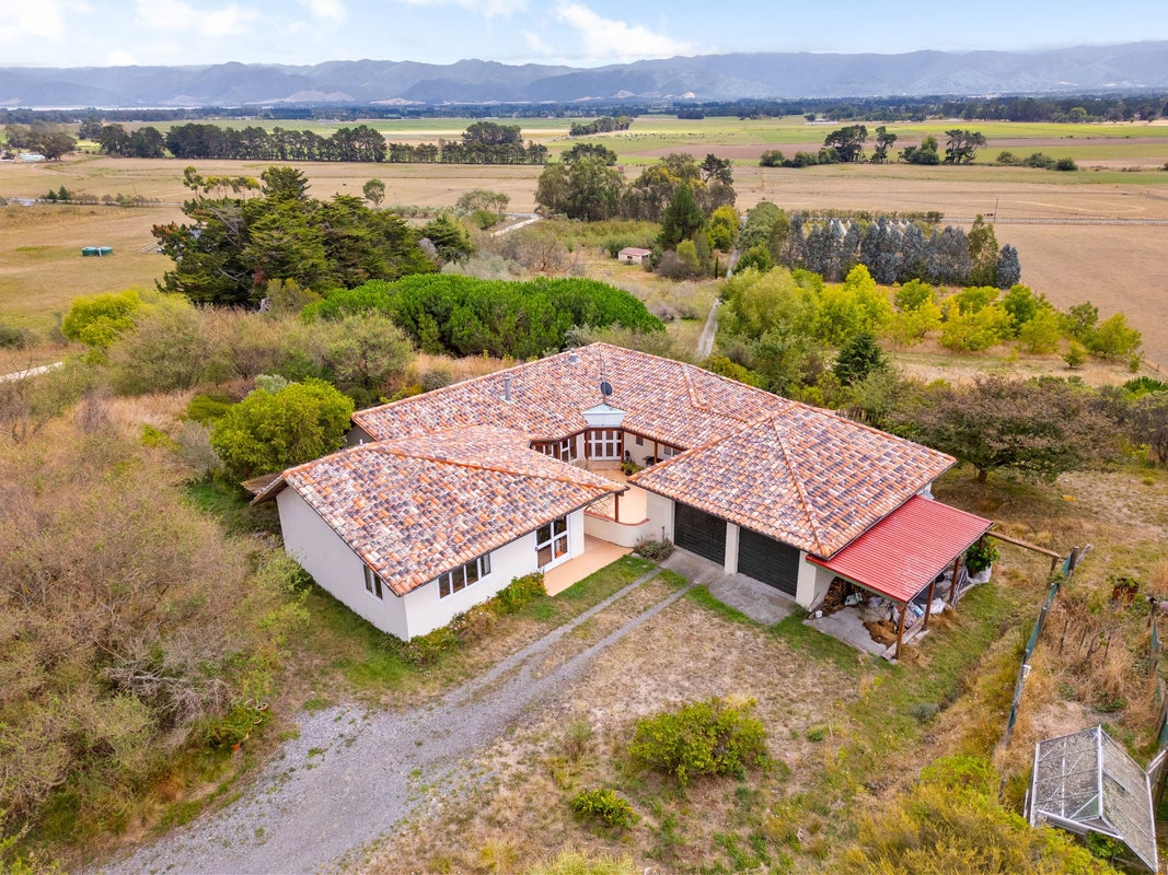 105 Te Maire Road, Featherston - Carousel 1