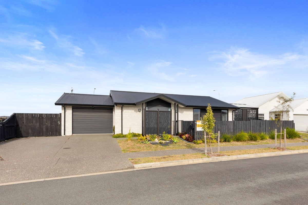 86 Franks Way, Papamoa Beach, Papamoa - Carousel 1