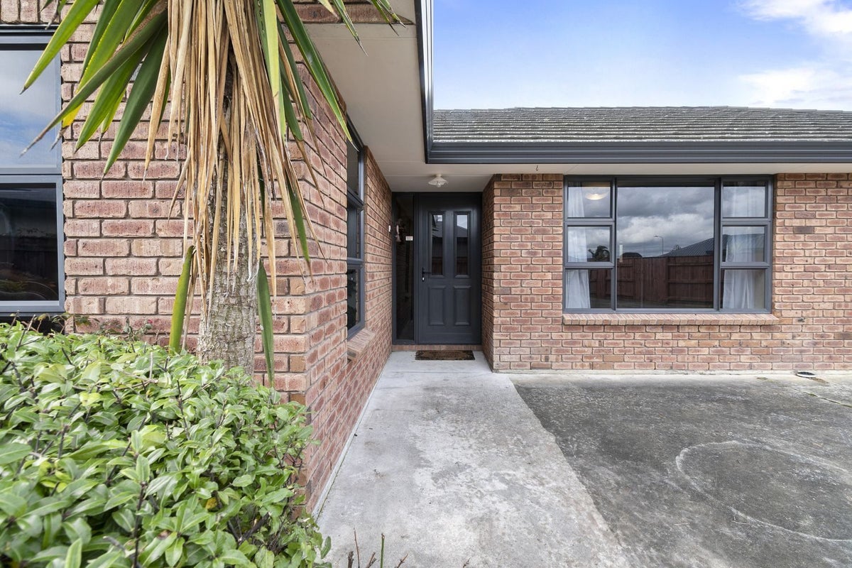 22 Cleveland Heights, Kelvin Grove, Palmerston North - Carousel 2