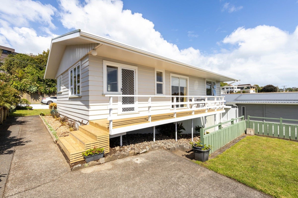 6 Annandale Street, Lynmouth, New Plymouth - Carousel 1