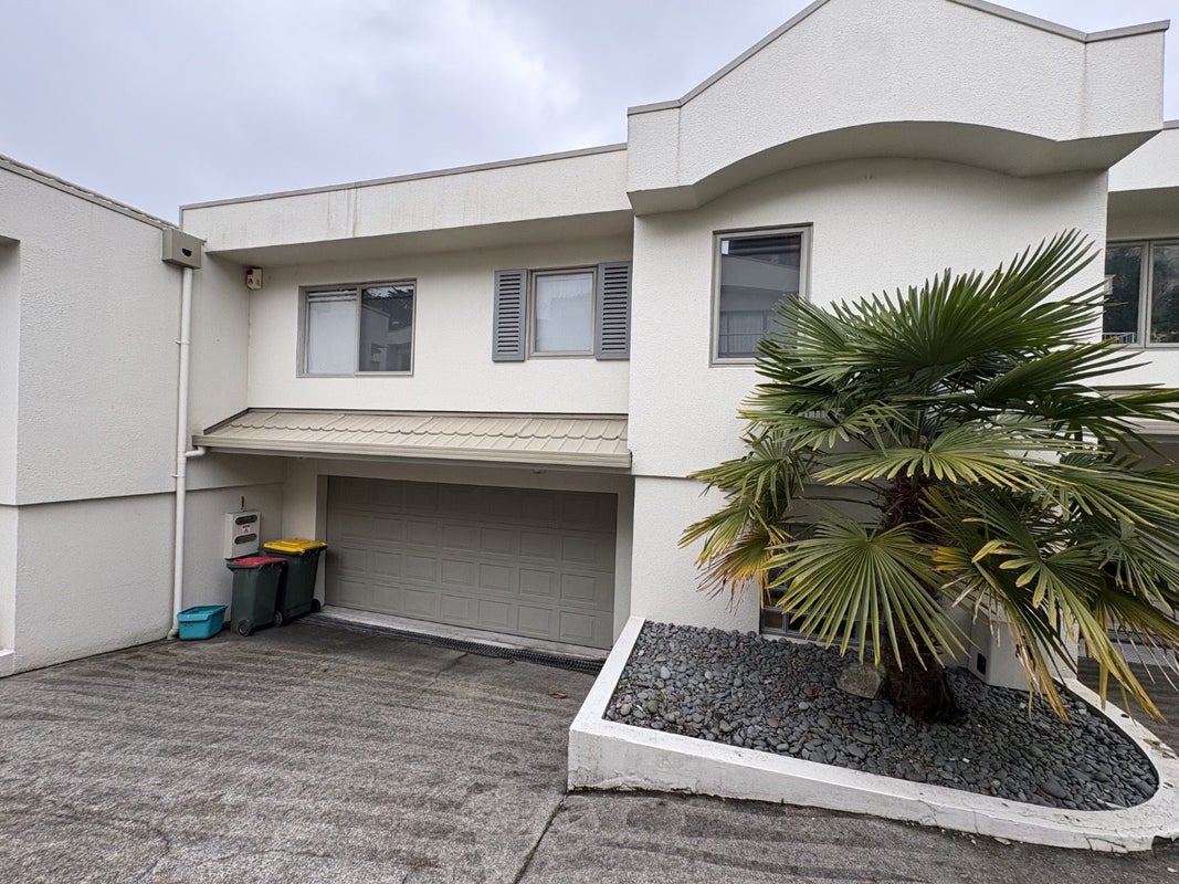 10/11A Ruakiwi Road, Hamilton Lake, Hamilton - Carousel 1
