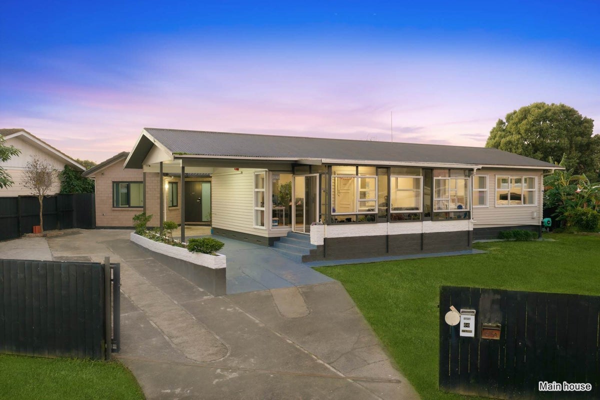 66 Sunlands Drive, Manurewa, Auckland - Carousel 1