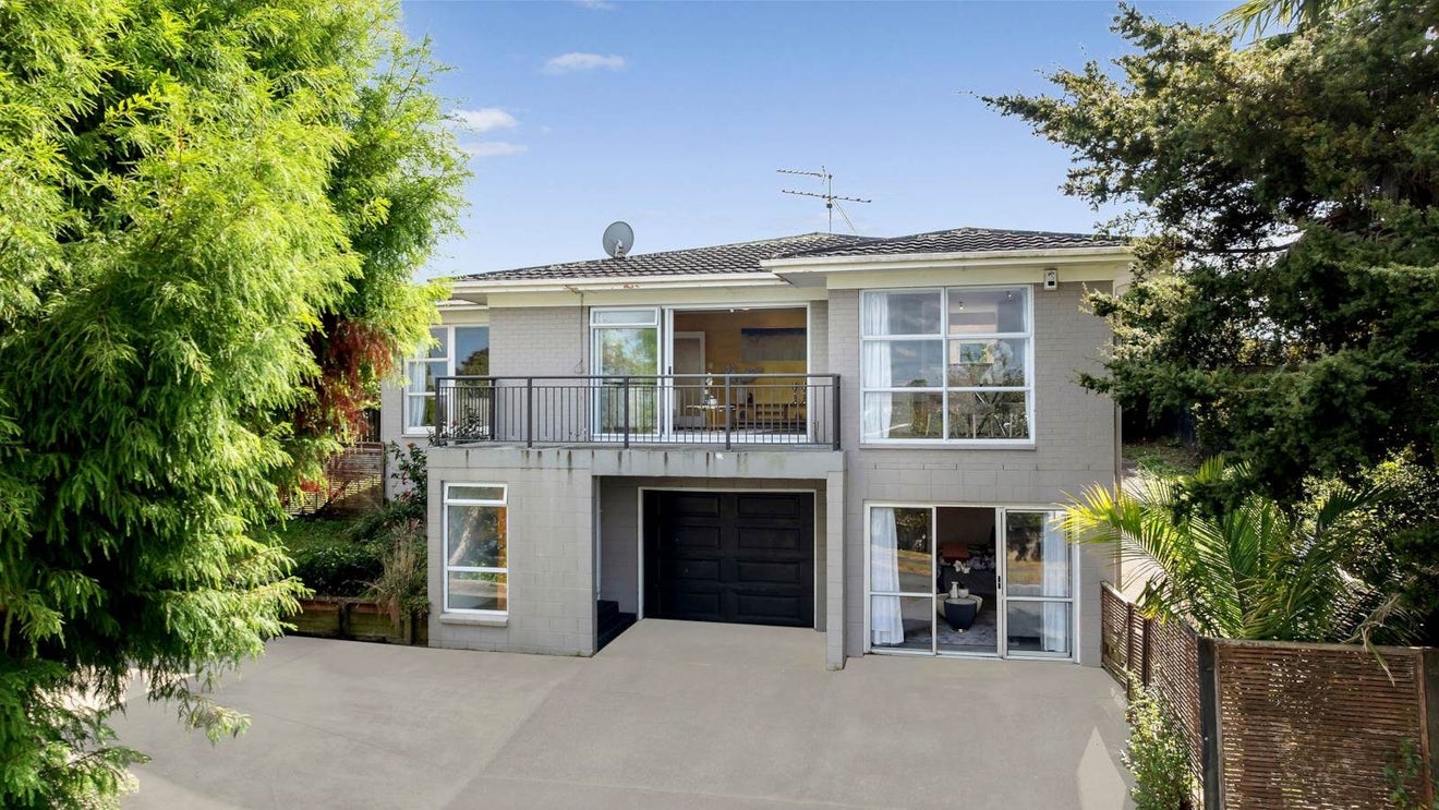 13 Maugham Drive, Bucklands Beach, Auckland - Carousel 2