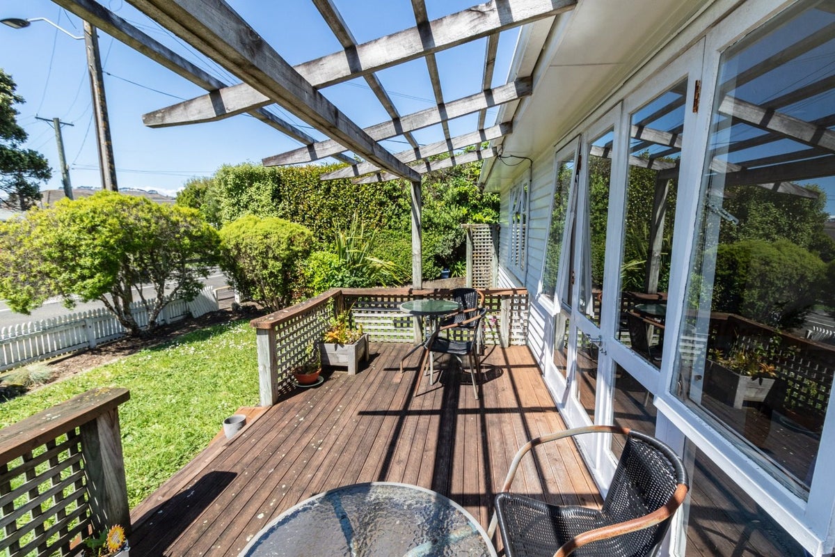 112 Oriel Avenue, Tawa, Wellington - Carousel 2