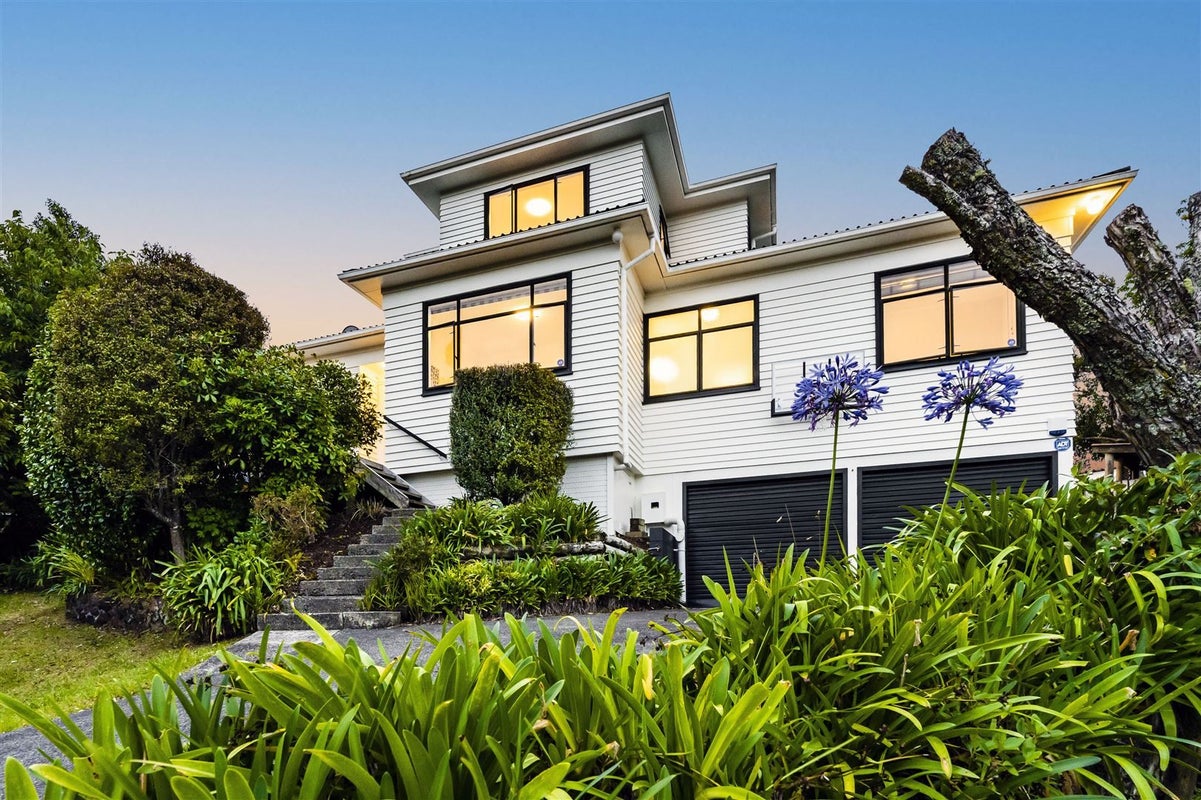 21 MacNay Way, Murrays Bay, Auckland - Carousel 1