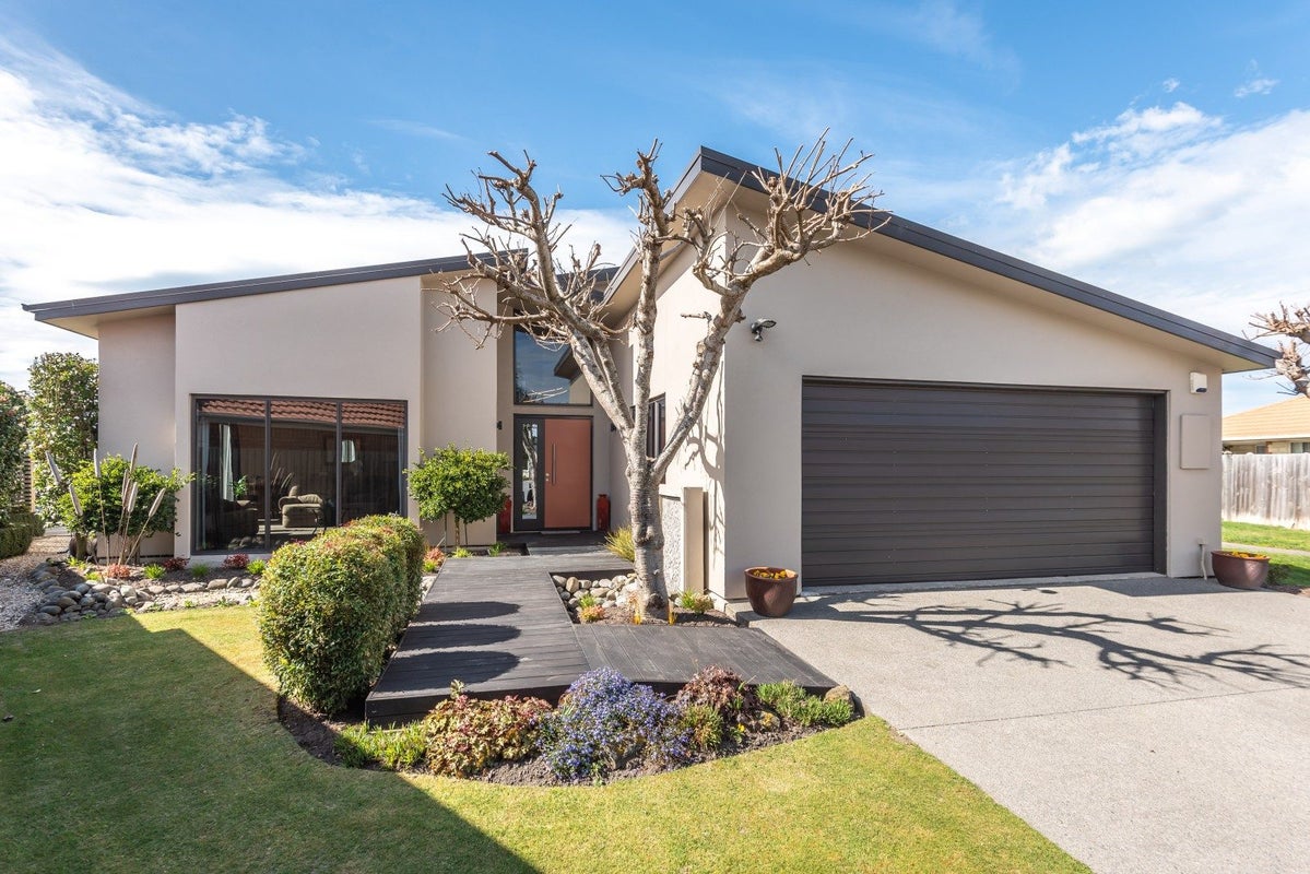 17 Lytham Green, Shirley, Christchurch - Carousel 1