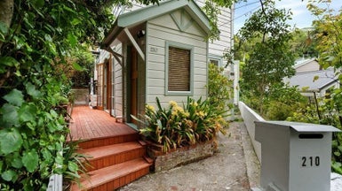 210 Sydney Street West, Thorndon, Wellington - Carousel 1