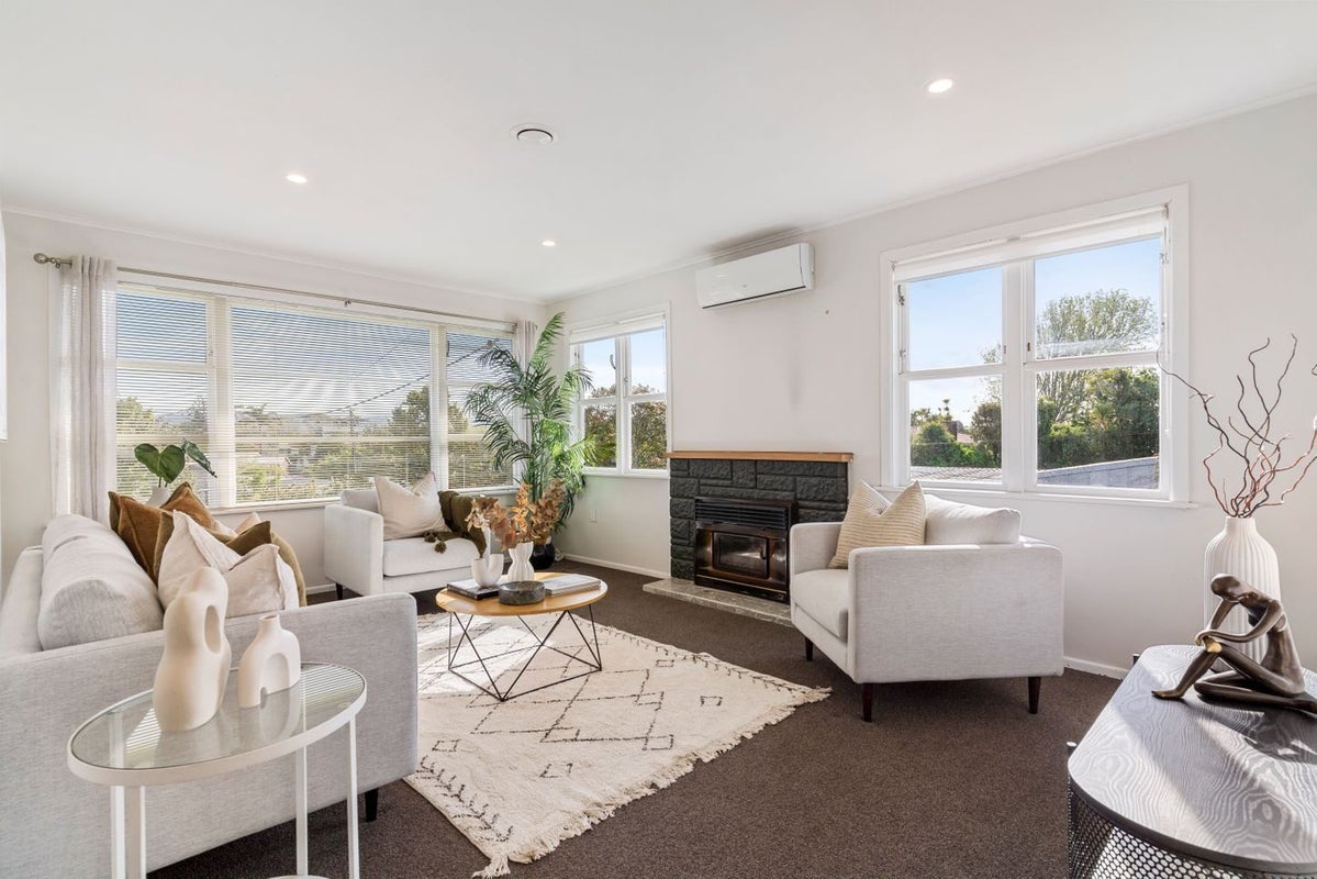 13 Sheehan Road, Te Atatu South, Auckland - Carousel 2