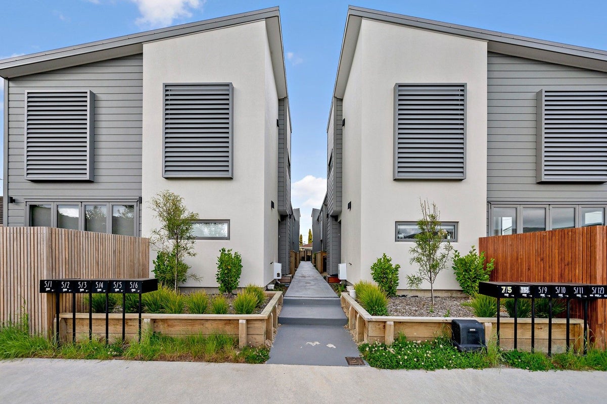 2/5 Taine Street, Taita, Lower Hutt - Carousel 2