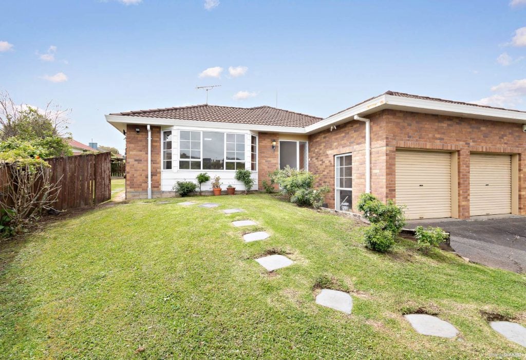 23 Centorian Drive, Windsor Park, Auckland - Carousel 1