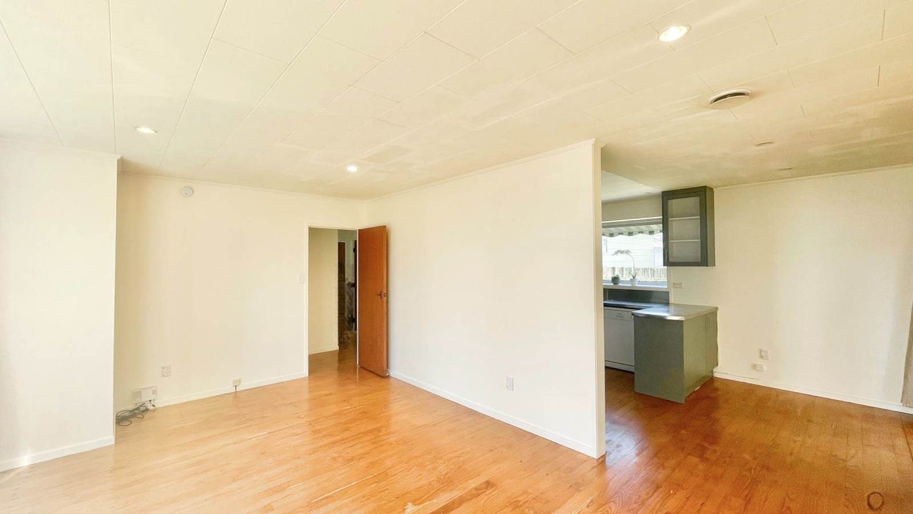 5 Arosa Place, Forrest Hill, Auckland - Carousel 2