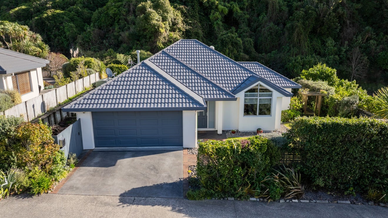 212 Westchester Drive, Churton Park, Wellington - Carousel 1