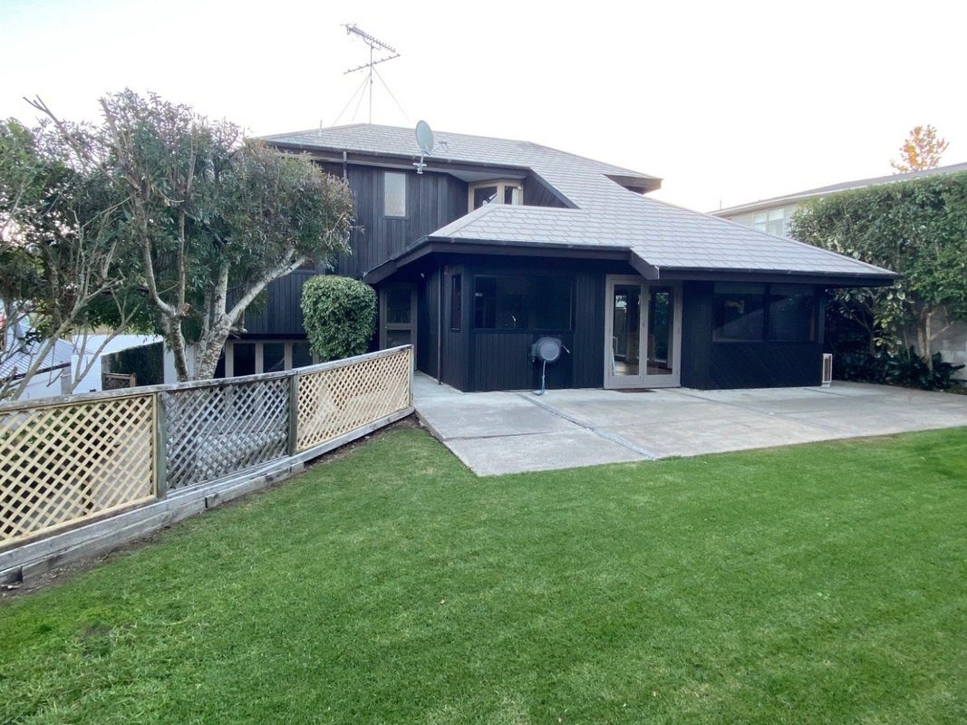 14 Asbury Crescent, Campbells Bay, Auckland - Carousel 2