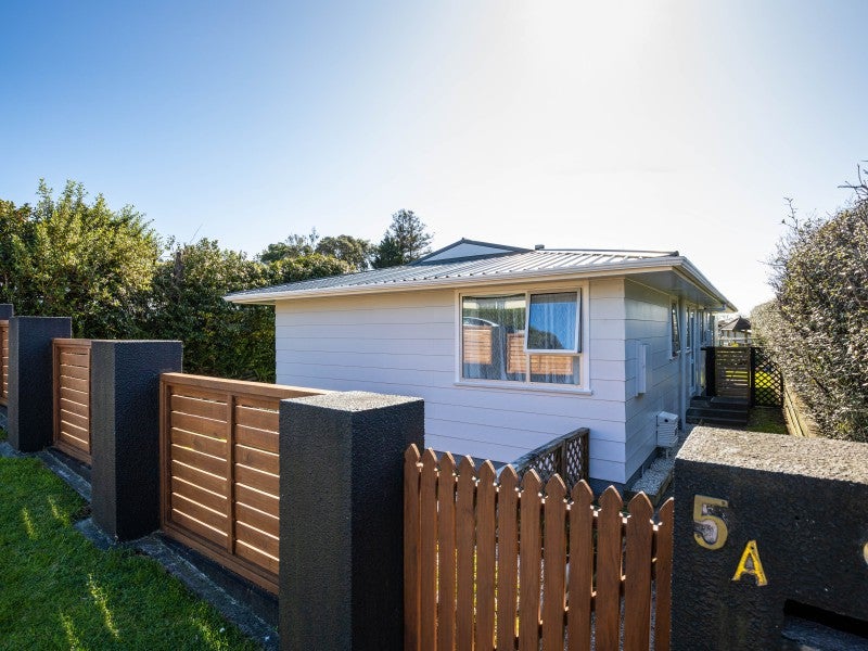 5A Ambury Place, Merrilands, New Plymouth - Carousel 2