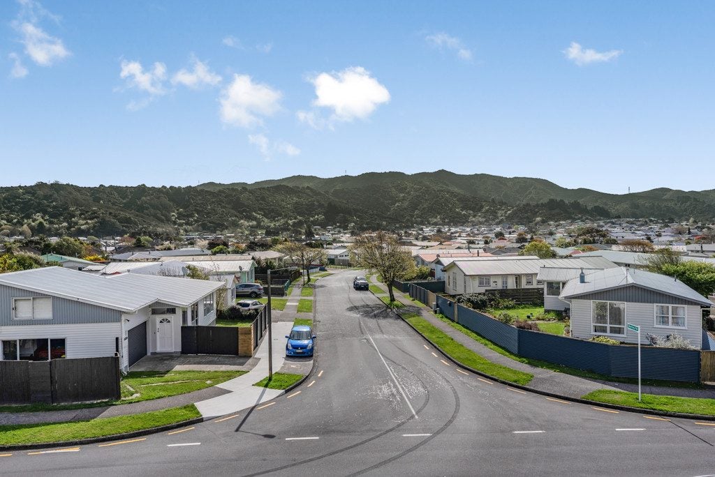 4 Trelawney Road, Wainuiomata, Lower Hutt - Carousel 20