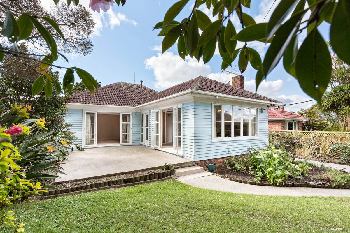 14 Akehurst Avenue, New Lynn, Auckland - Carousel 2