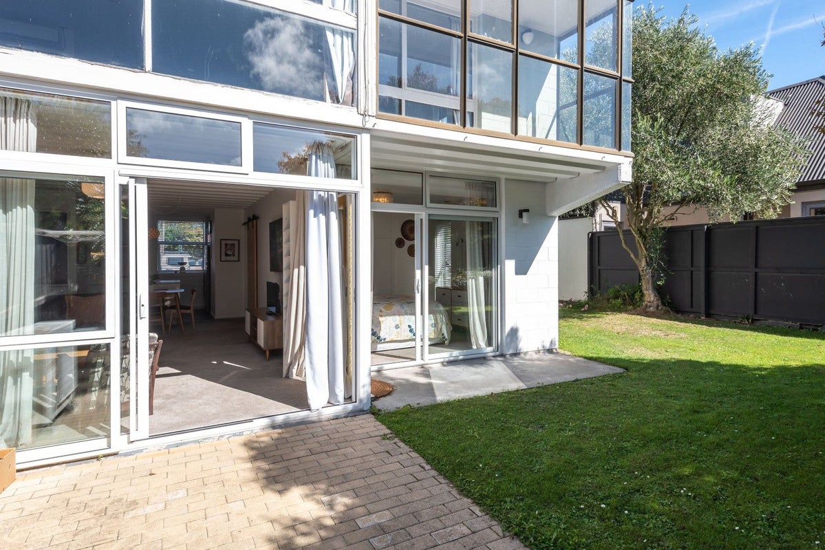 1/107 Holly Road, St Albans, Christchurch - Carousel 1