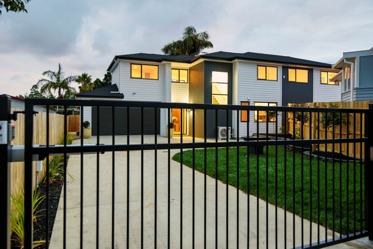 15A Geneva Place, Blockhouse Bay, Auckland - Carousel 1