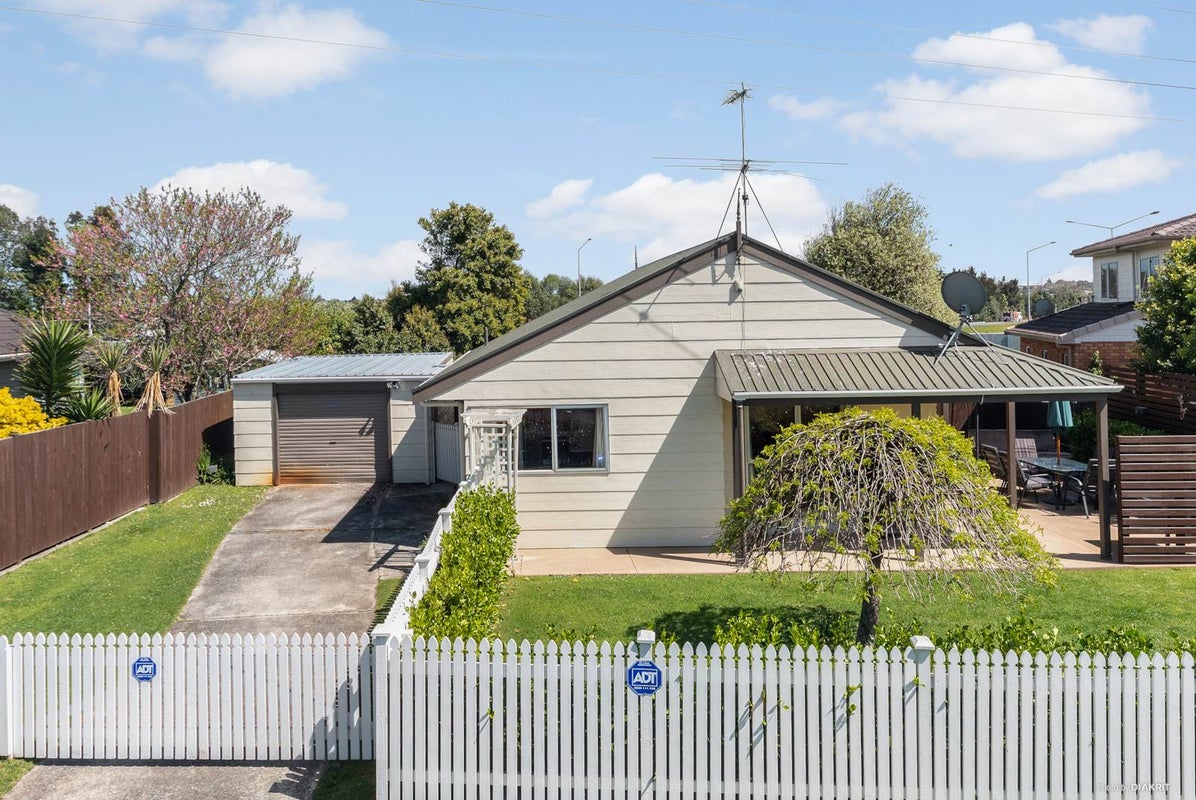 38 Challen Close, Conifer Grove, Takanini - Carousel 1
