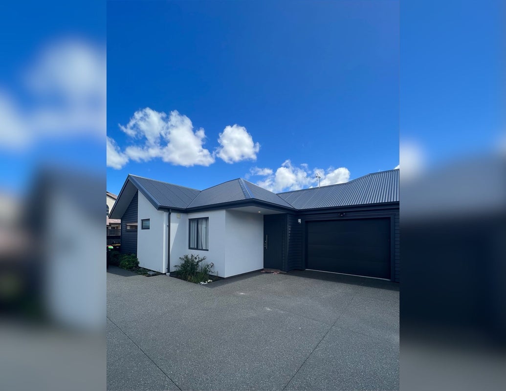 2/4 Tintagel Lane, Burwood, Christchurch - Carousel 1