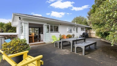 5 Karo Place, Glendene, Auckland - Carousel 1