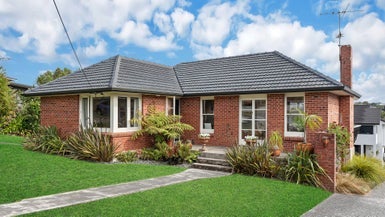 1/3 Newhaven Terrace, Mairangi Bay, Auckland - Carousel 1