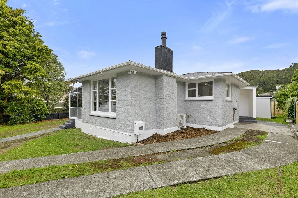 27 Lees Grove, Wainuiomata, Lower Hutt - Carousel 1
