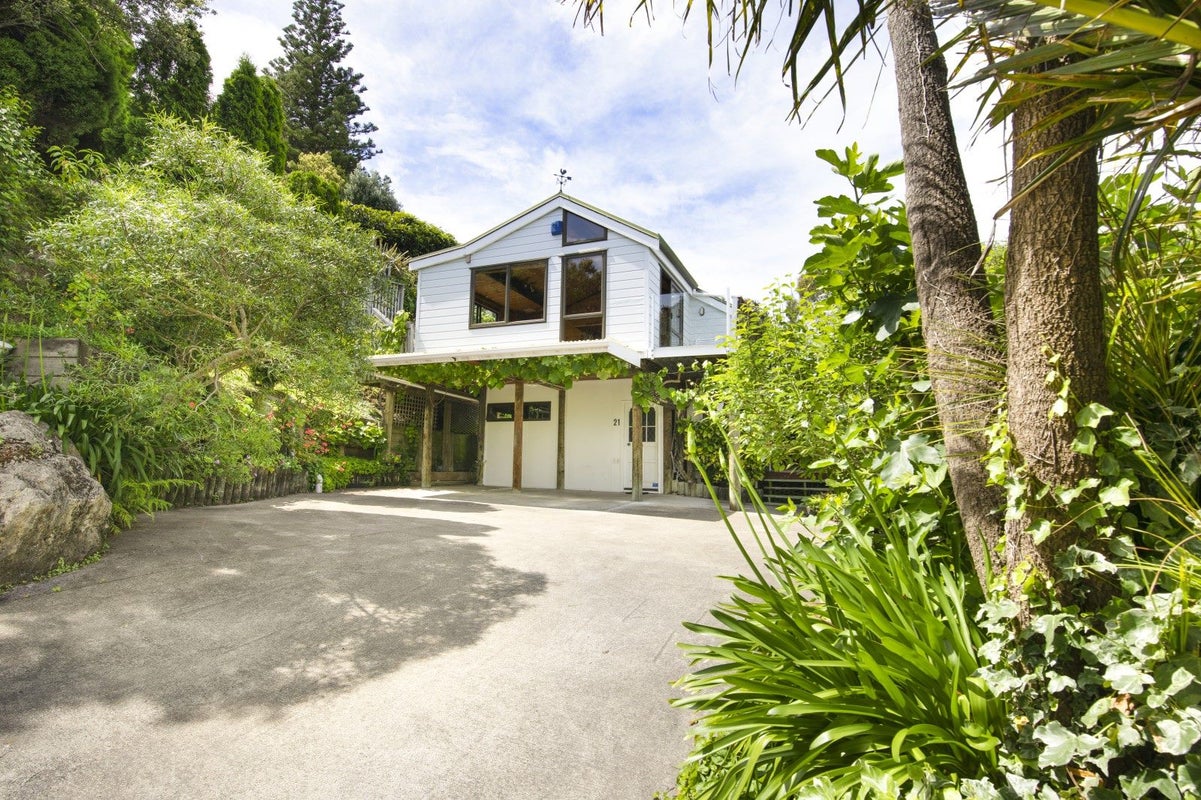 21 Burns Road, Hospital Hill, Napier - Carousel 1