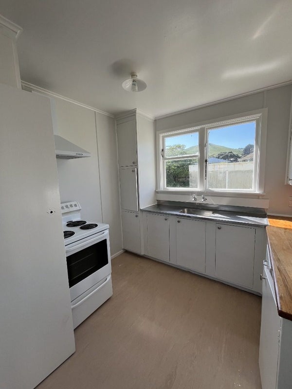 10 Westmeath Street, Waitangirua, Porirua - Carousel 1