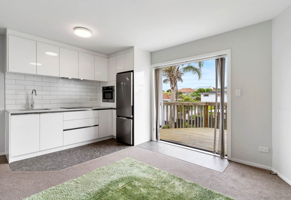 74 Sunset Road, Unsworth Heights, Auckland - Carousel 1