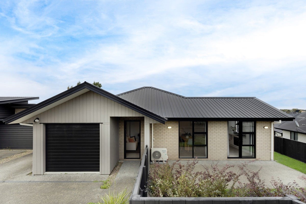 78 Sylvester Crescent, Flagstaff, Hamilton - Carousel 1