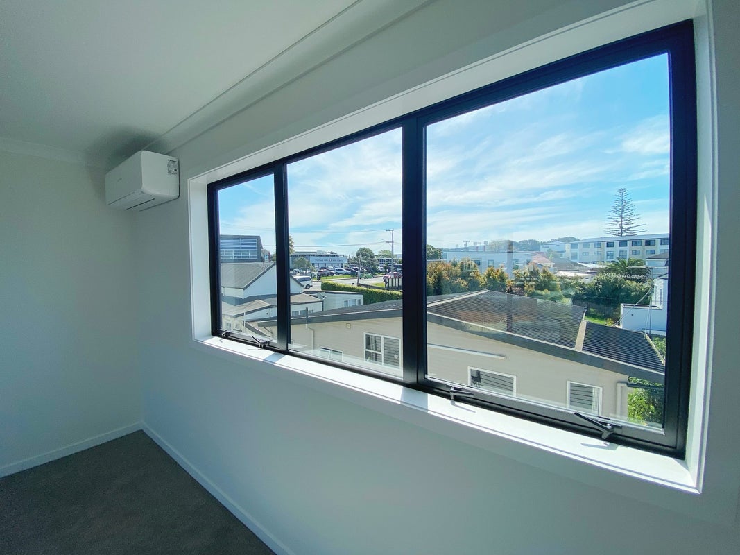 37C Forrest Hill Road, Milford, Auckland - Carousel 14
