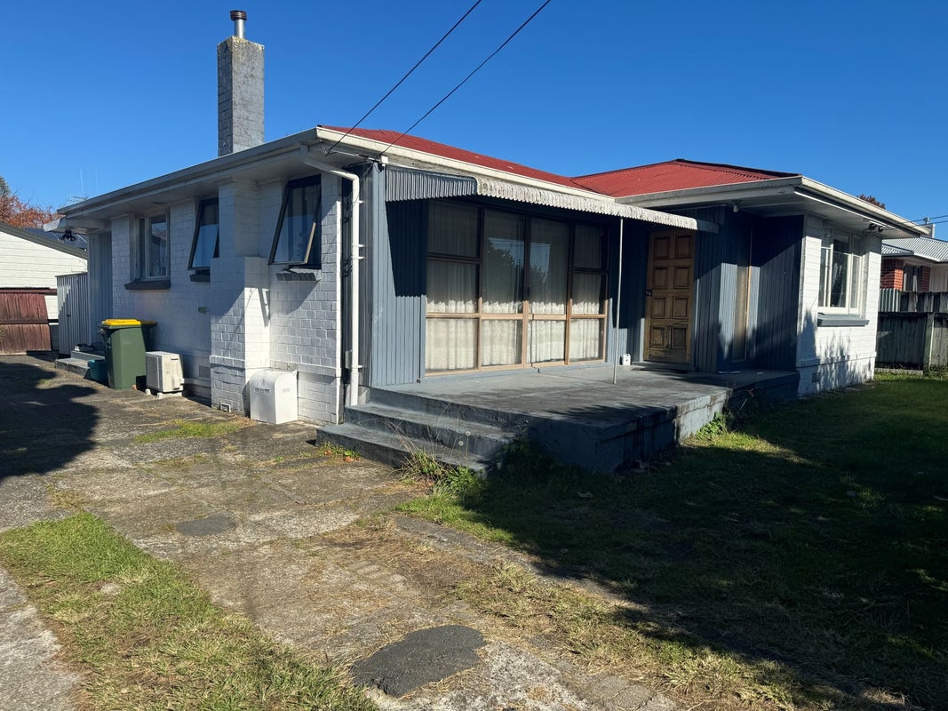 132 Masters Avenue, Silverdale, Hamilton - Carousel 1