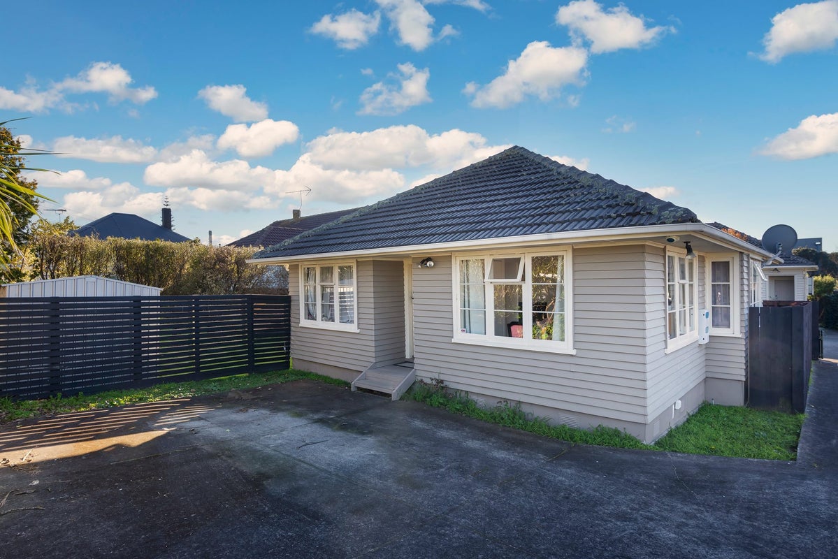 22 Tasman Avenue, Mount Albert, Auckland - Carousel 2