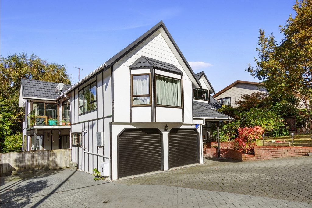 6 Duval Grove, Tawa, Wellington - Carousel 1