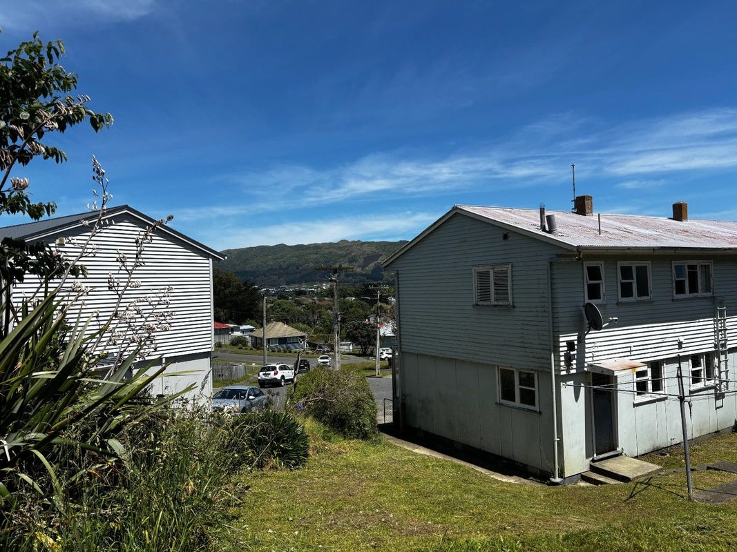 7B Devon Place, Cannons Creek, Porirua - Carousel 11
