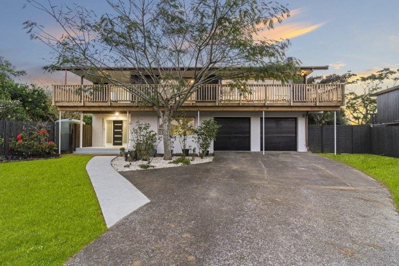 7 Sealand Place, Mangere Bridge, Auckland - Carousel 1