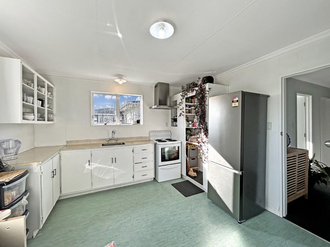29 Kaimanawa Street, Kelvin Grove, Palmerston North - Carousel 2