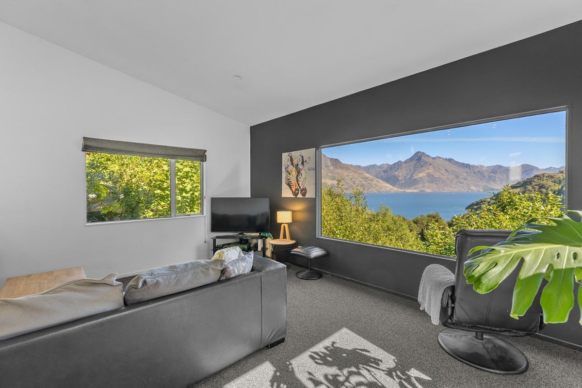 14B McKerrow Place, Sunshine Bay, Queenstown - Carousel 1
