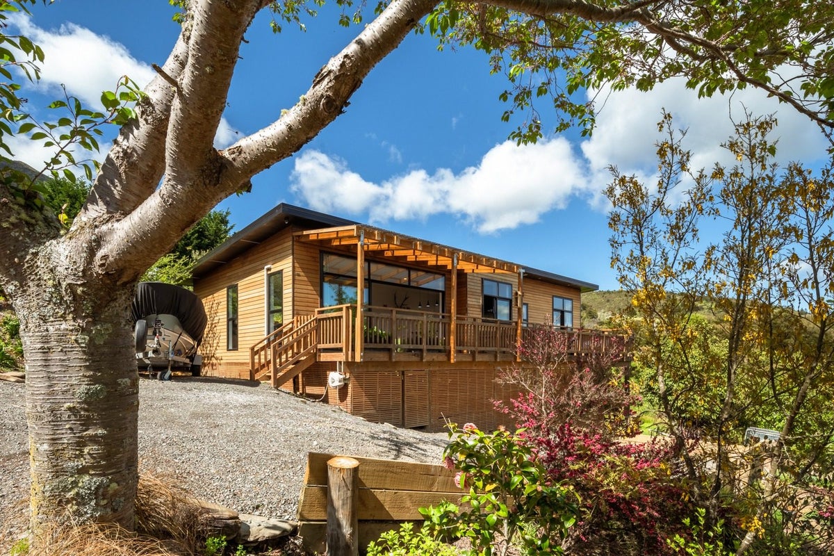 30 Waimarama Street, Waikawa, Picton - Carousel 1