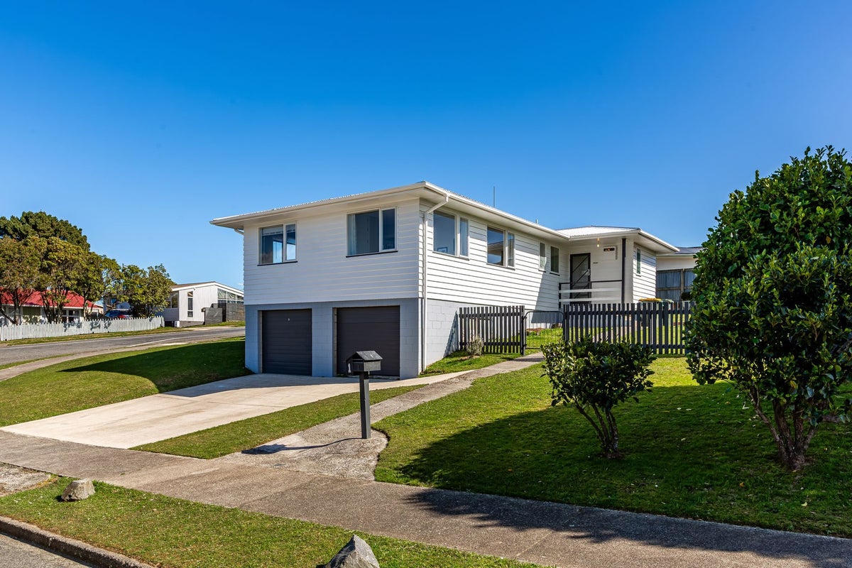 1 Caduceus Place, Ascot Park, Porirua - Carousel 1