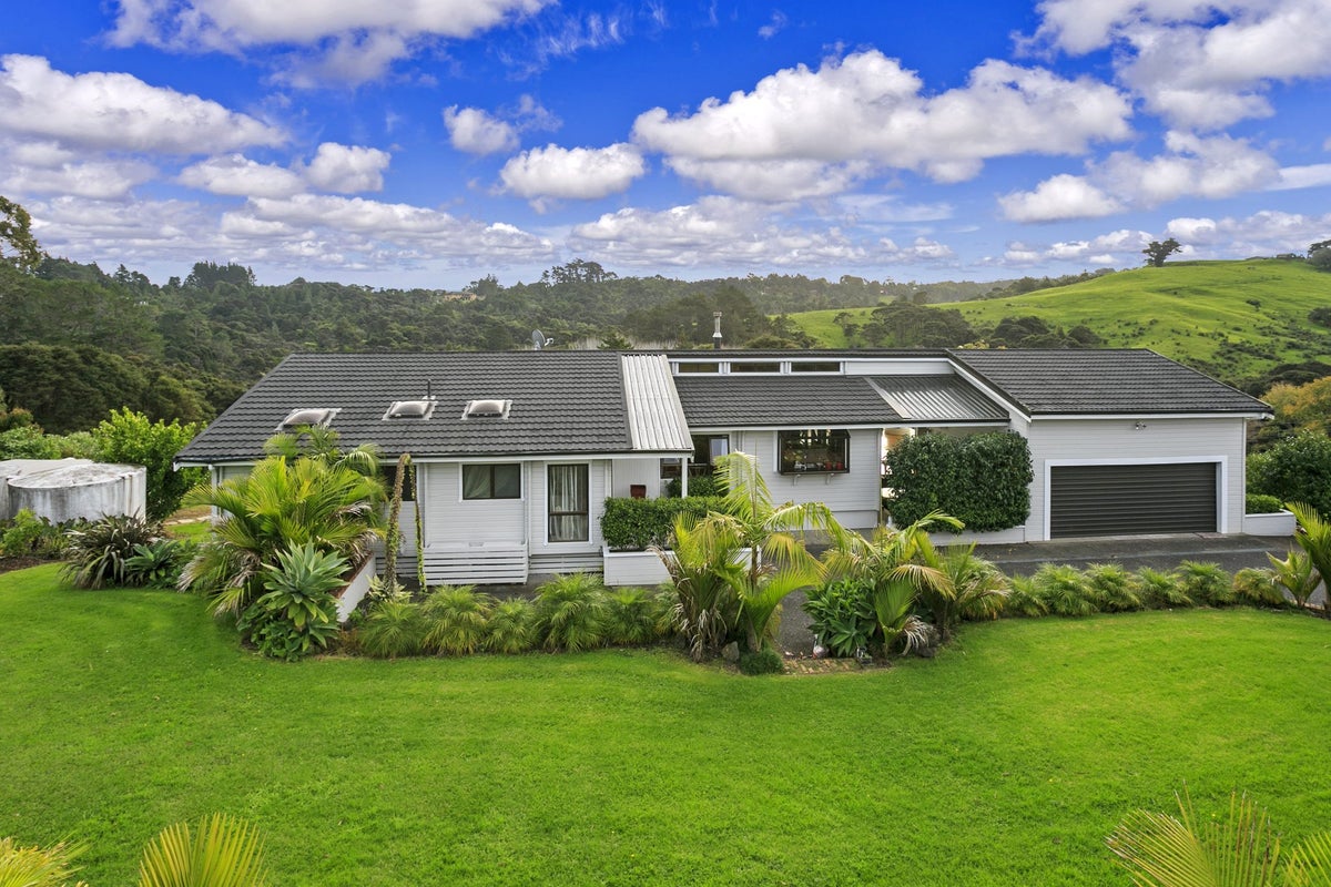 32 Hobson Road, Lucas Heights, Auckland - Carousel 1