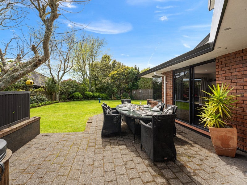 21A Kinross Drive, Merrilands, New Plymouth - Carousel 1