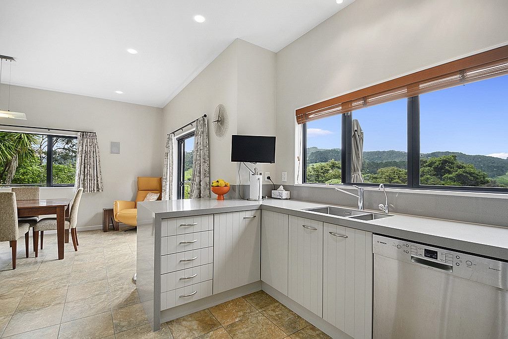 81 Stoney Creek Drive, Henderson - Carousel 2
