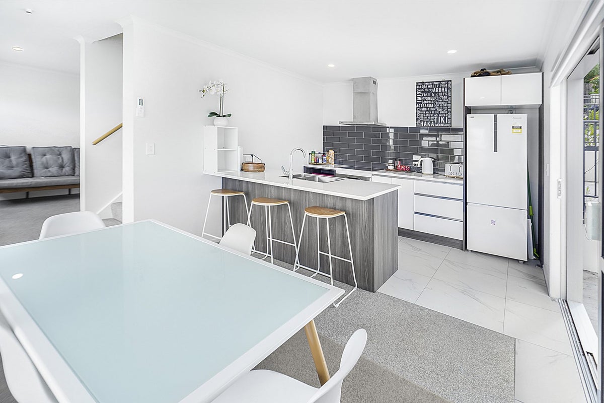 1/12 Scotland Place, Hillcrest, Hamilton - Carousel 2