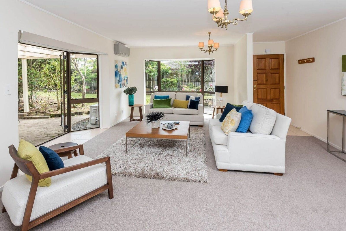 2/2 Channing Crescent, Botany Downs, Auckland - Carousel 1