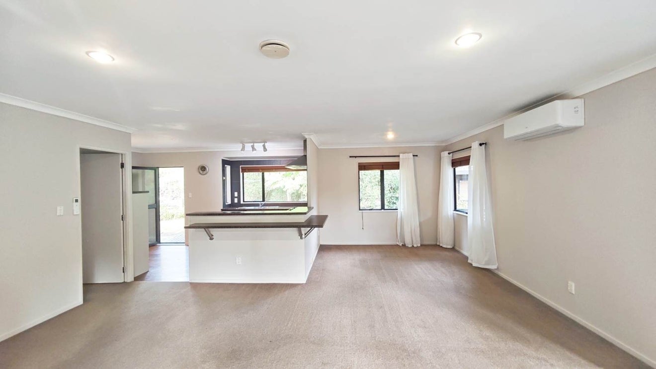 54 Topliss Drive, Northcross, Auckland - Carousel 2