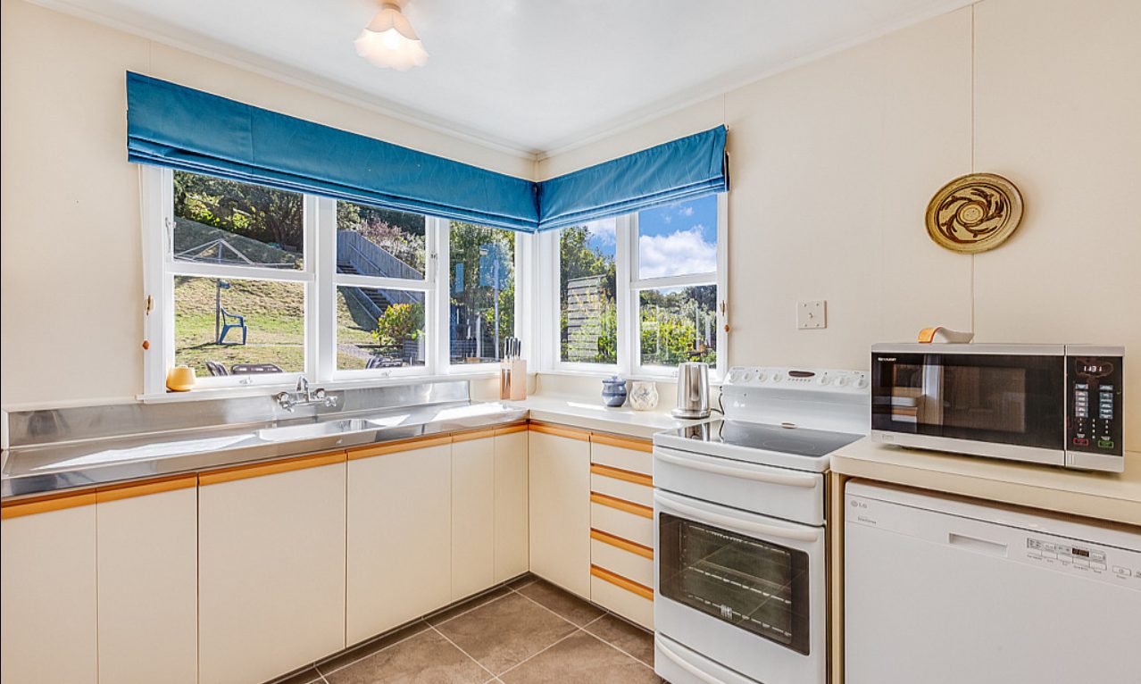 78 Chester Road, Tawa, Wellington - Carousel 2