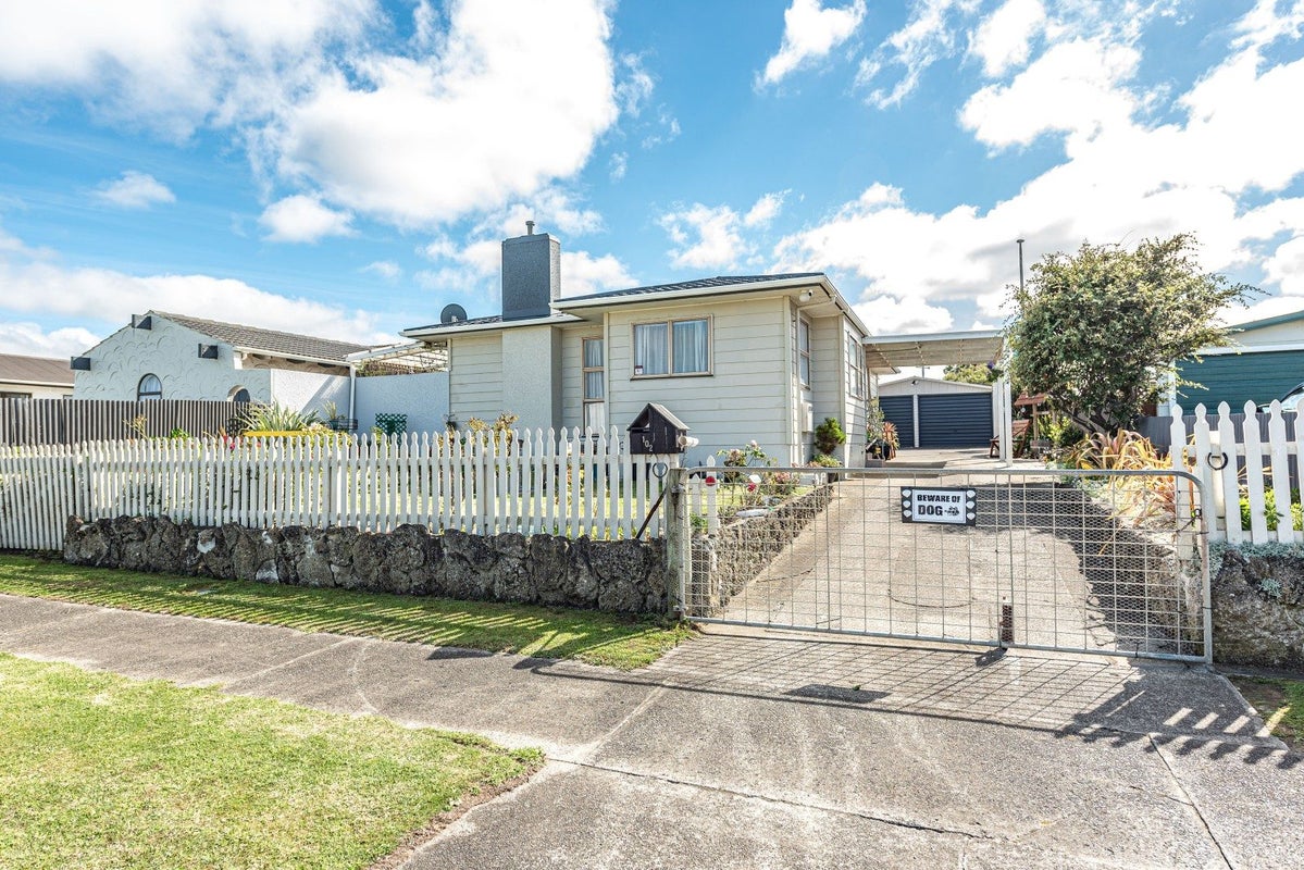 102 Hinau Street, Castlecliff, Whanganui - Carousel 1