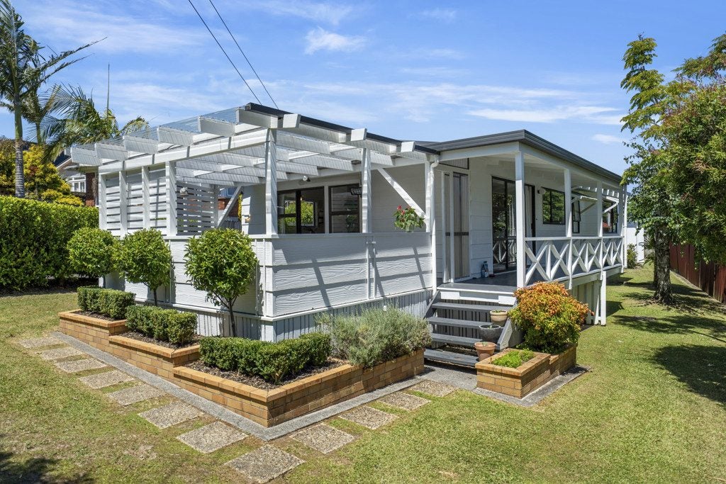 28 Heaphy Street, Blockhouse Bay, Auckland - Carousel 1